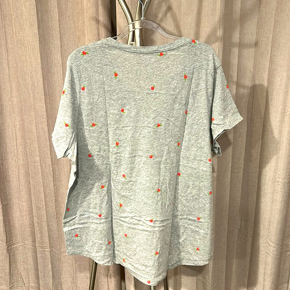 Old Navy Gray v-neck Tee with Red rose bud Details - Picture 5 of 5